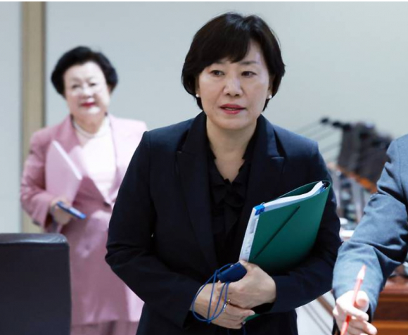 송미령 농림축산식품부 장관이 지난 24일 서울 용산 대통령실 청사에서 열린 국무회의에 참석하고 있다. 연합뉴스